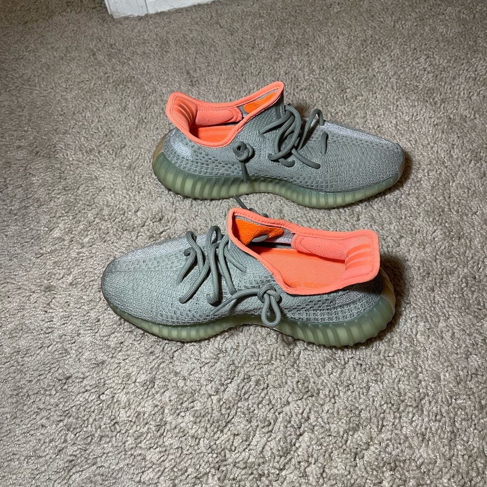 Yeezy Desert Sage Size 7.5 (M)